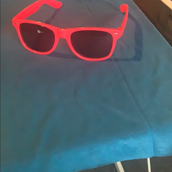 Sunglasses 🕶 - Picture 3 of 5